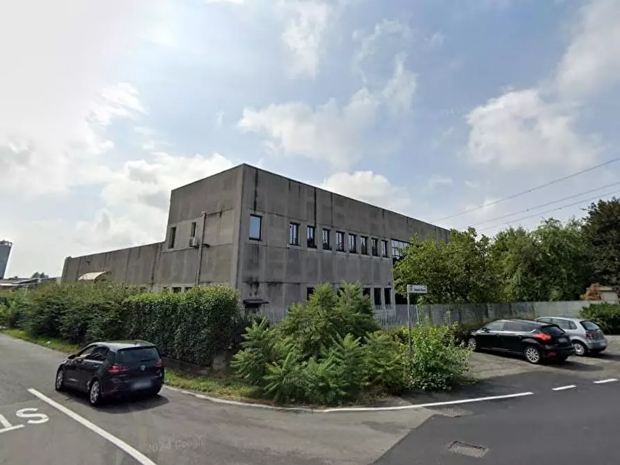 Immagine 2 di Capannone industriale in vendita  a Giussano