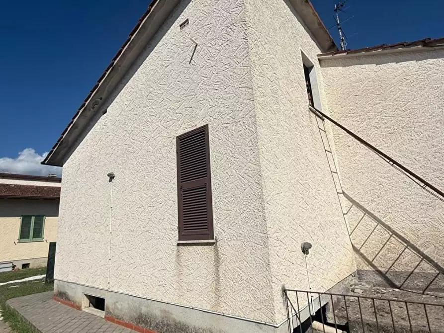 Immagine 3 di Casa bifamiliare in vendita  a Montignoso