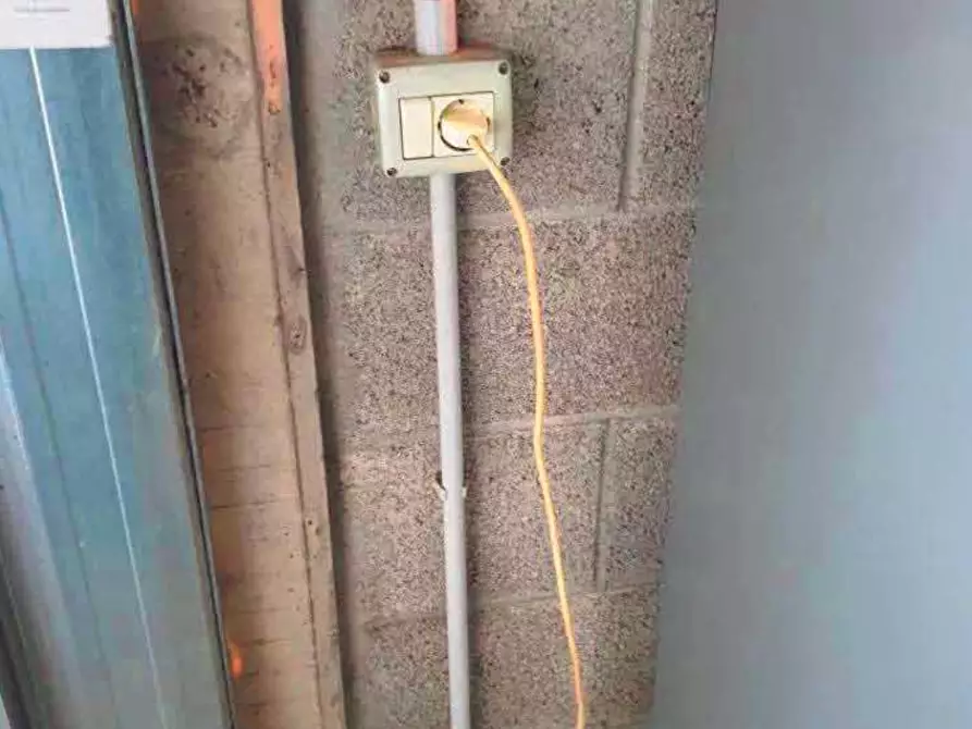 Immagine 7 di Garage in vendita  a Grezzago