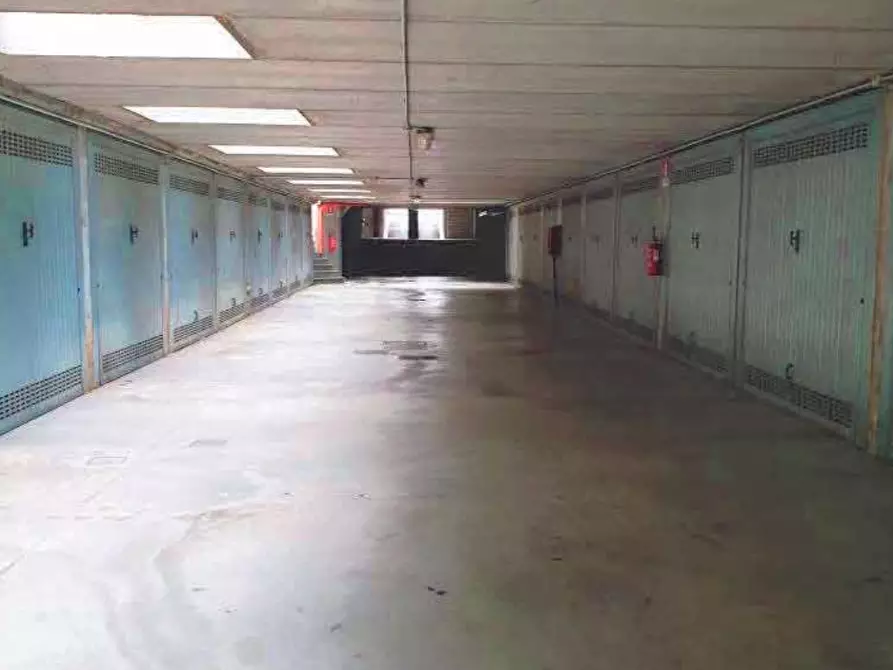 Immagine 1 di Garage in vendita  a Grezzago