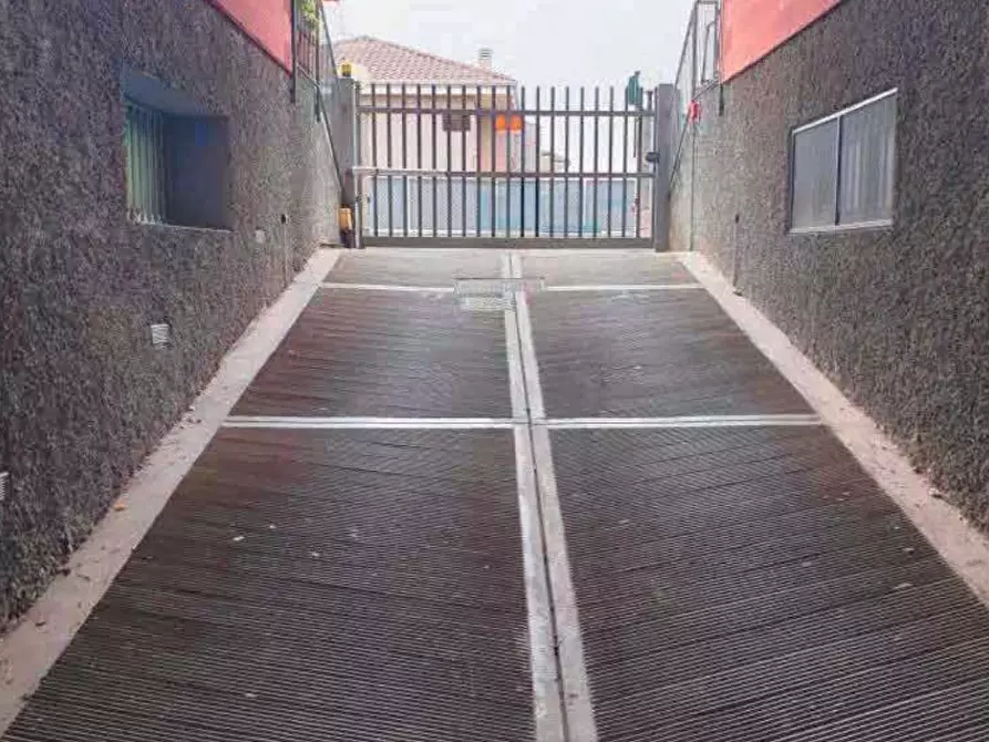 Immagine 8 di Garage in vendita  a Grezzago