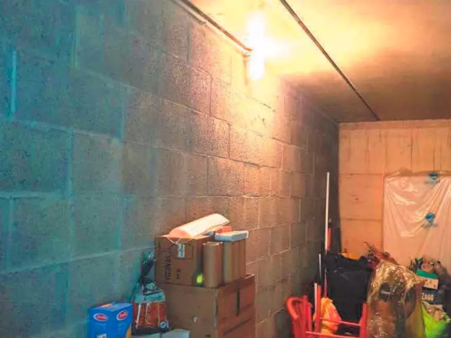 Immagine 9 di Garage in vendita  a Grezzago