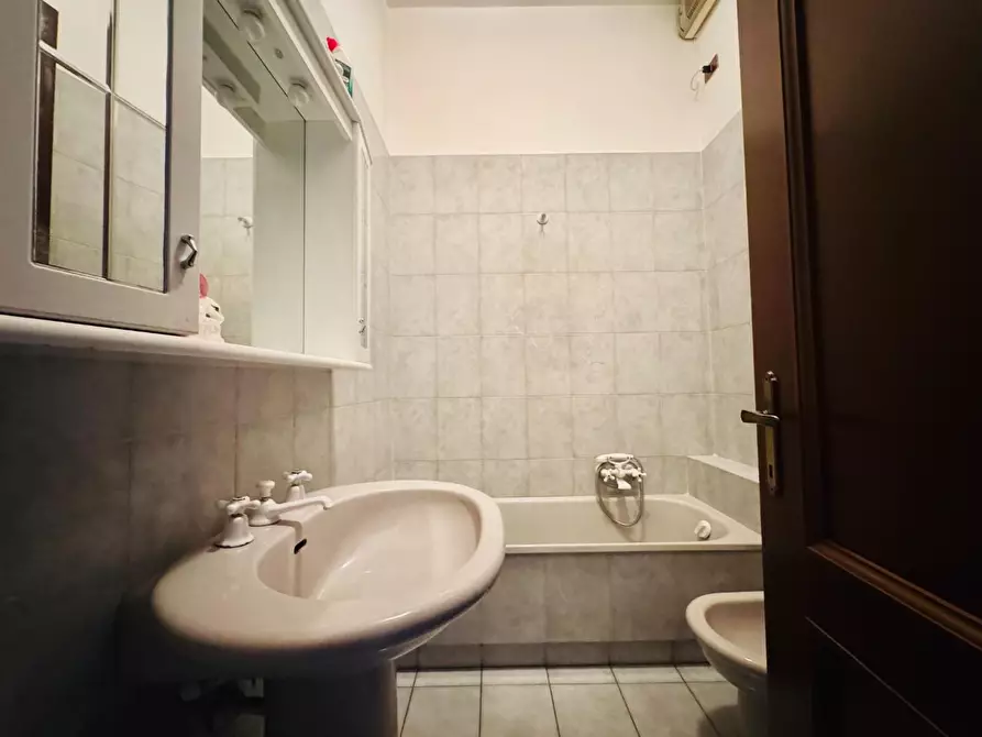 Immagine 16 di Appartamento in vendita  a Viareggio