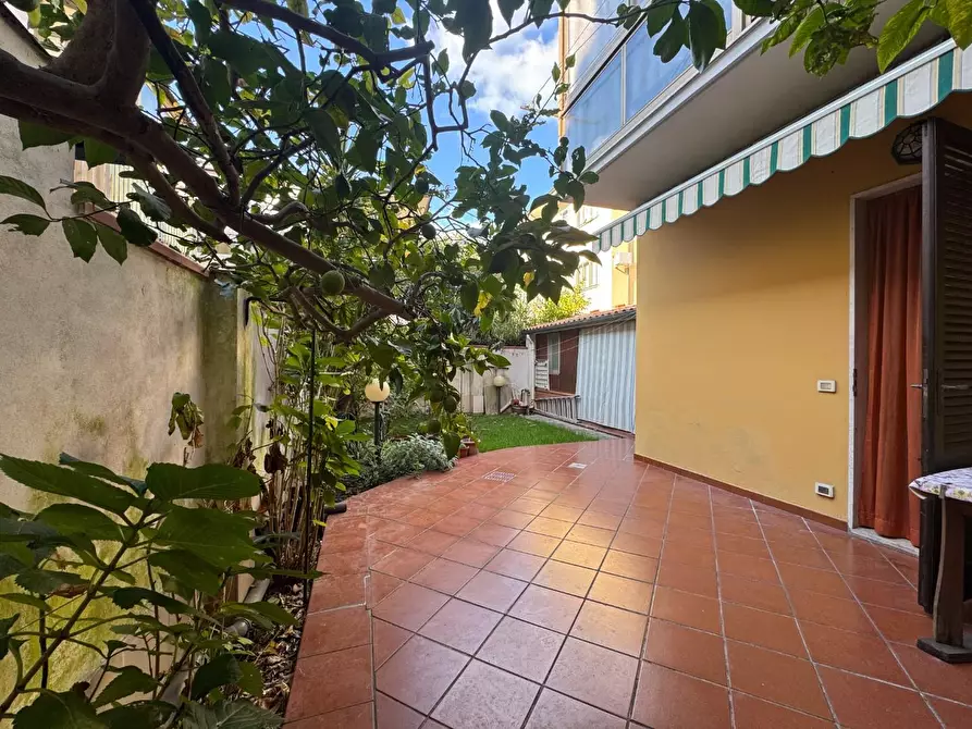 Immagine 14 di Appartamento in vendita  a Viareggio