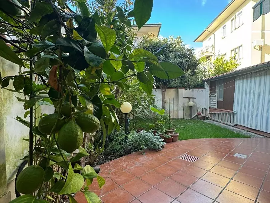 Immagine 25 di Appartamento in vendita  a Viareggio