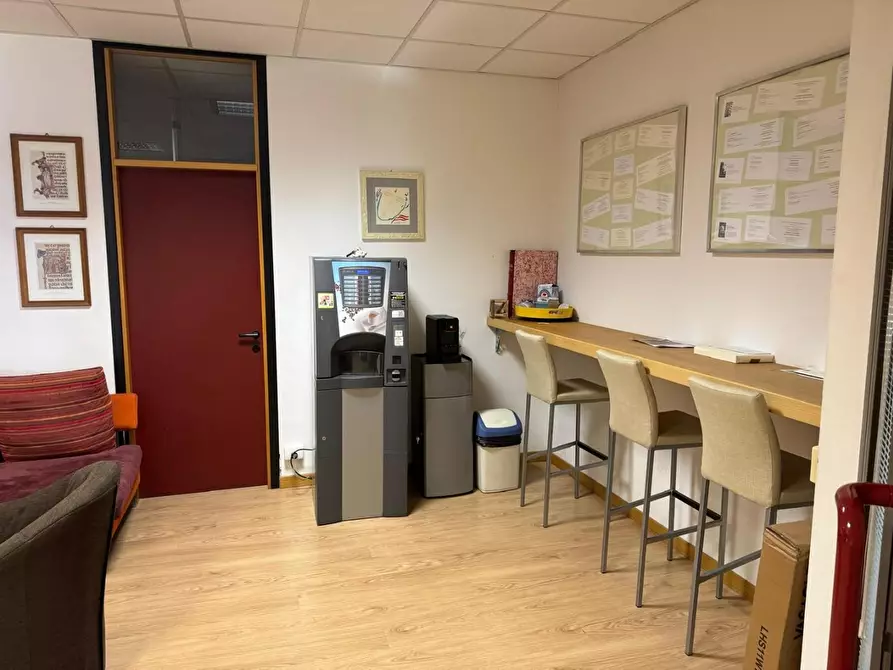 Immagine 4 di Ufficio in affitto  a Siena