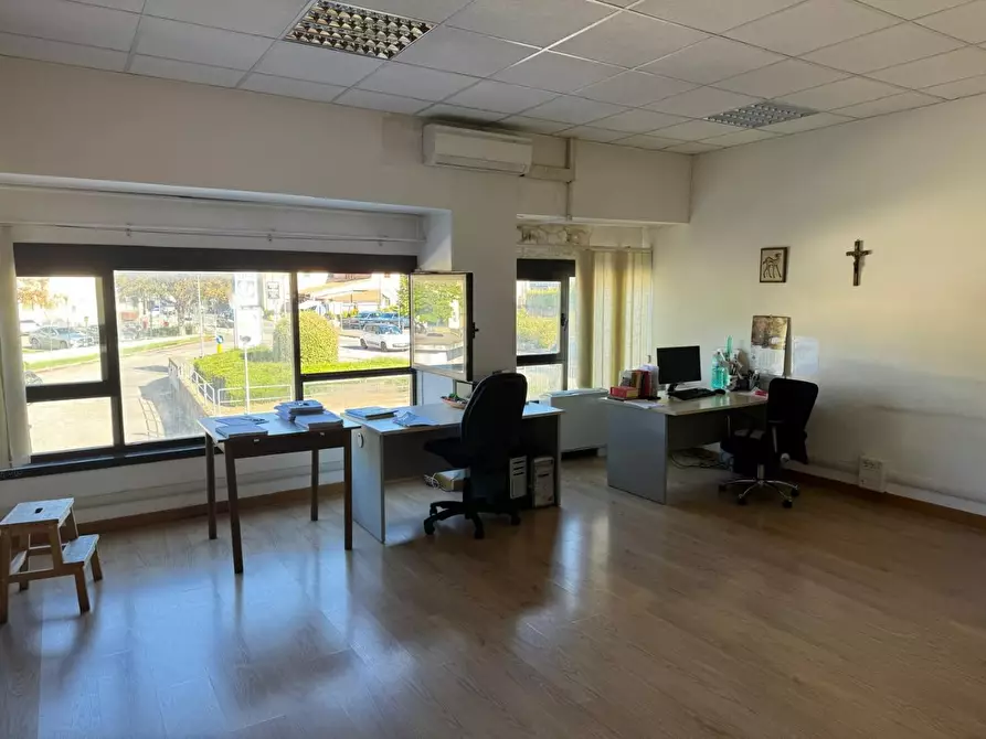 Immagine 3 di Ufficio in affitto  a Siena