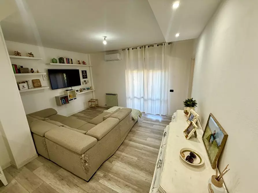 Immagine 3 di Appartamento in vendita  a Carrara