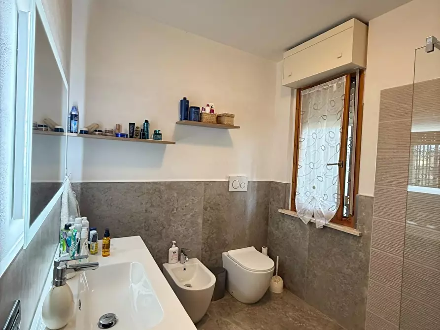 Immagine 6 di Appartamento in vendita  a Carrara