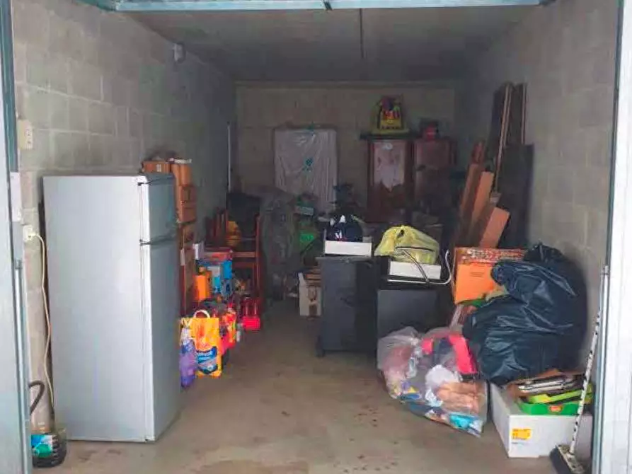 Immagine 11 di Garage in vendita  a Grezzago