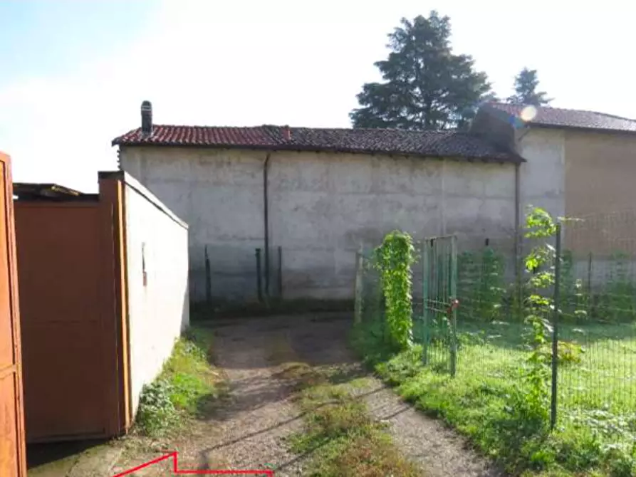 Immagine 1 di Garage in vendita  a Nerviano