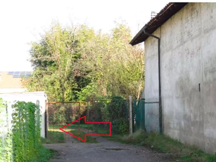 Immagine 5 di Garage in vendita  a Nerviano