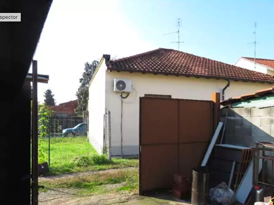 Immagine 6 di Garage in vendita  a Nerviano