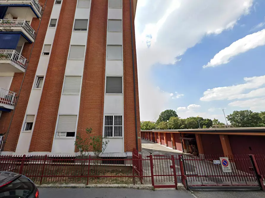 Immagine 1 di Garage in vendita  a Baranzate