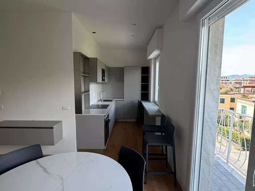 Immagine 5 di Appartamento in vendita  a Massa