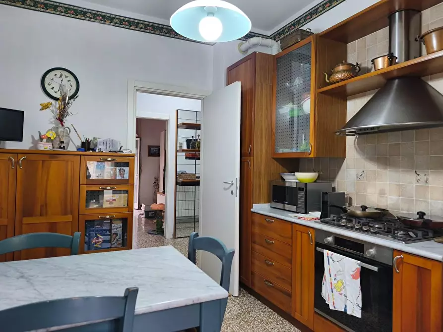 Immagine 12 di Appartamento in vendita  a Carrara