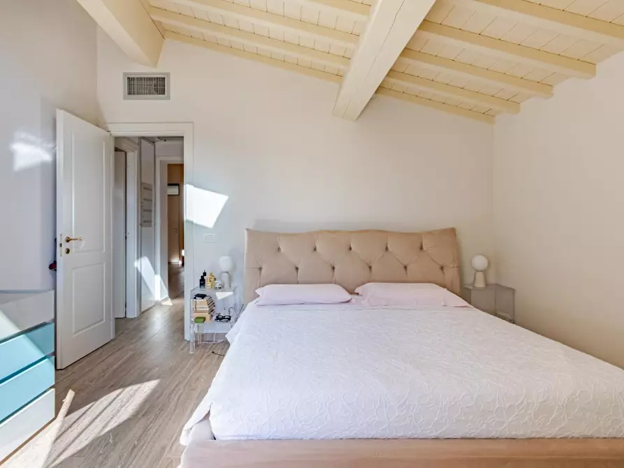 Immagine 13 di Appartamento in vendita  a Pisa