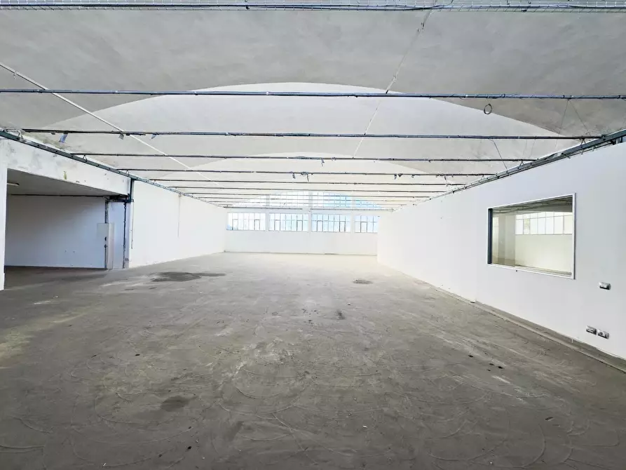 Immagine 2 di Attività artigianale in affitto  a Ponsacco