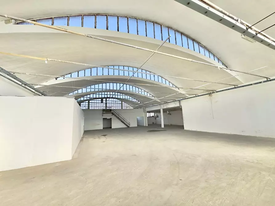 Immagine 1 di Attività artigianale in affitto  a Ponsacco