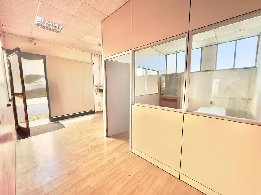 Immagine 3 di Attività artigianale in affitto  a Ponsacco