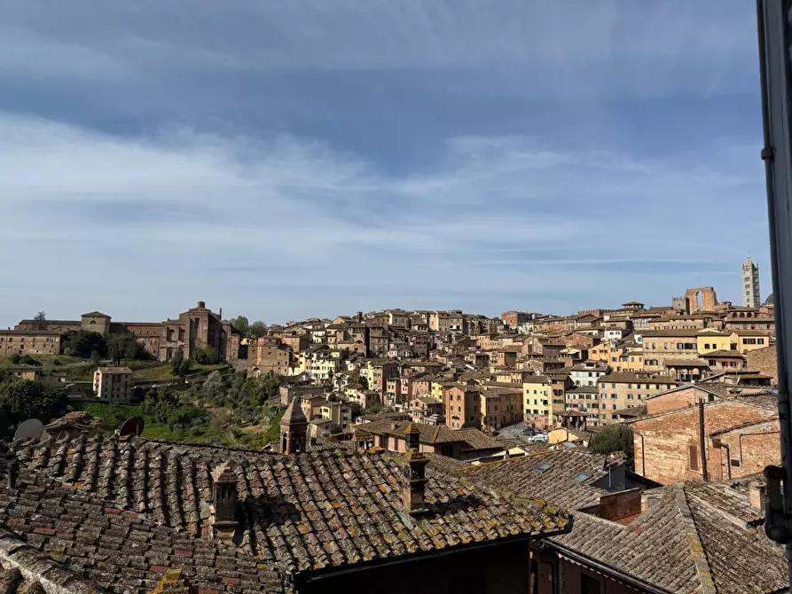 Immagine 1 di Appartamento in vendita  a Siena