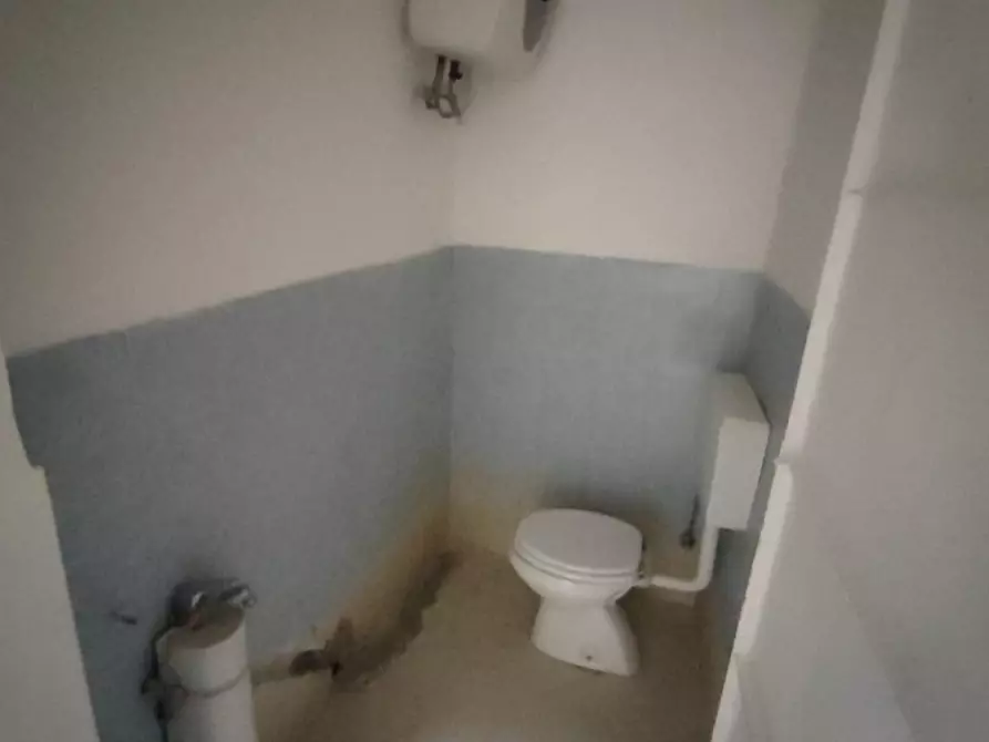 Immagine 12 di Laboratorio in vendita  a Carrara