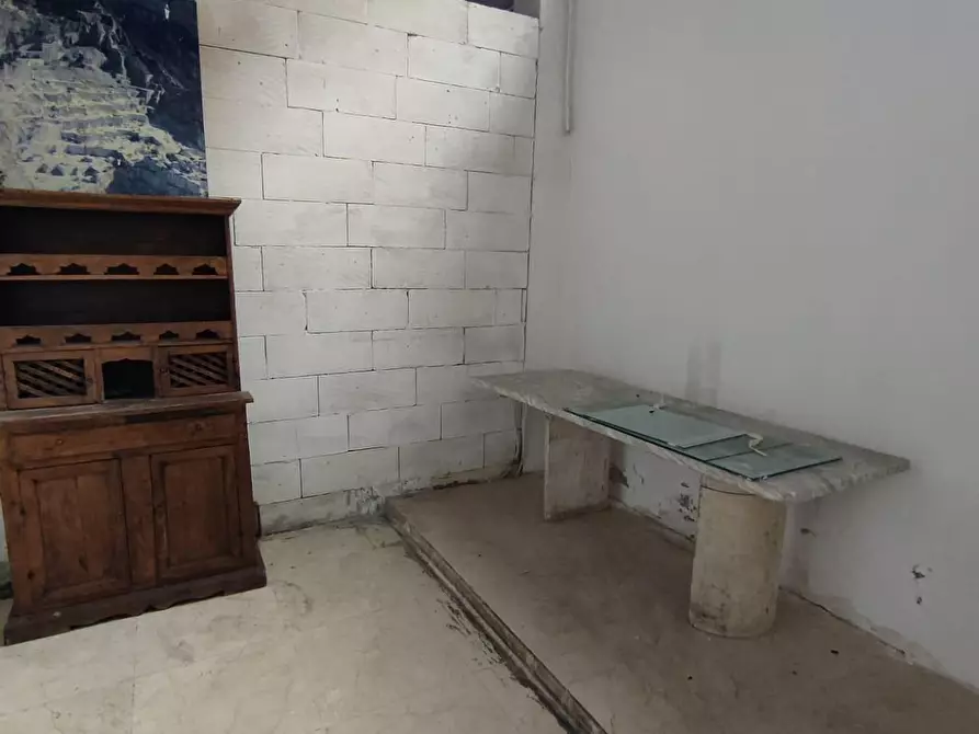 Immagine 7 di Laboratorio in vendita  a Carrara