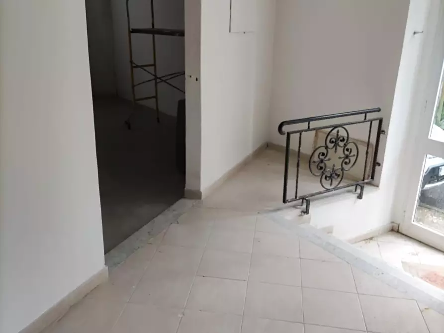 Immagine 9 di Laboratorio in vendita  a Carrara