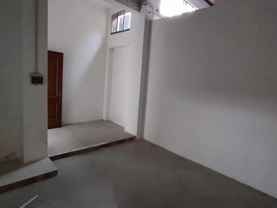 Immagine 17 di Laboratorio in vendita  a Carrara