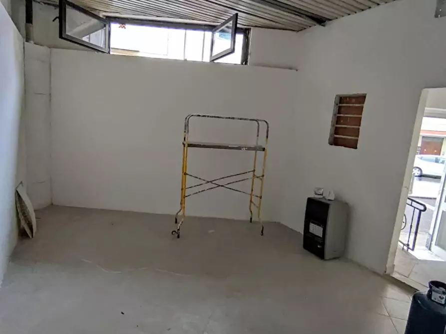 Immagine 5 di Laboratorio in vendita  a Carrara