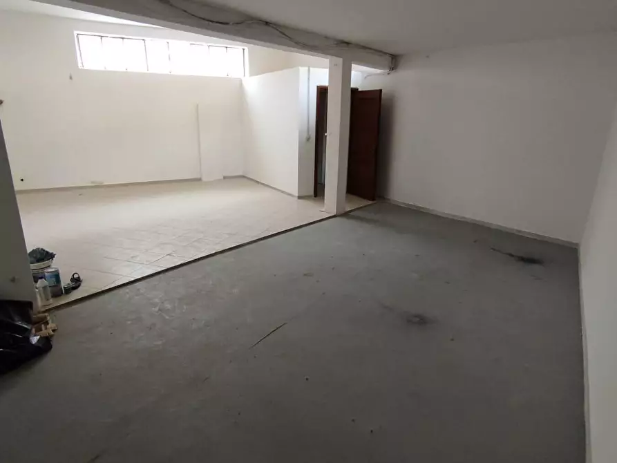 Immagine 11 di Laboratorio in vendita  a Carrara