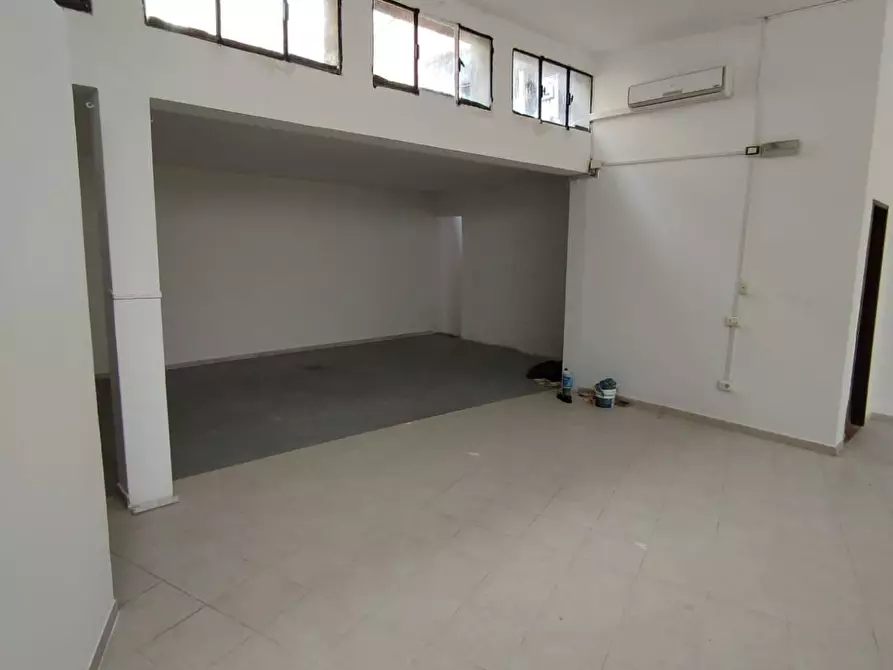 Immagine 13 di Laboratorio in vendita  a Carrara