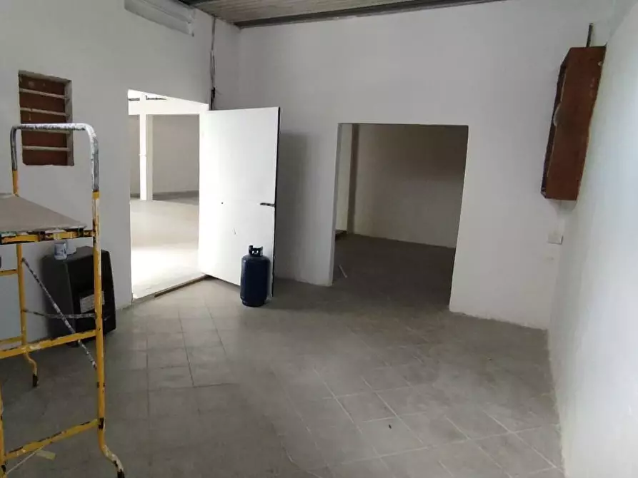 Immagine 18 di Laboratorio in vendita  a Carrara