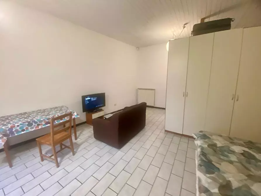 Immagine 2 di Appartamento in affitto  a Lucca