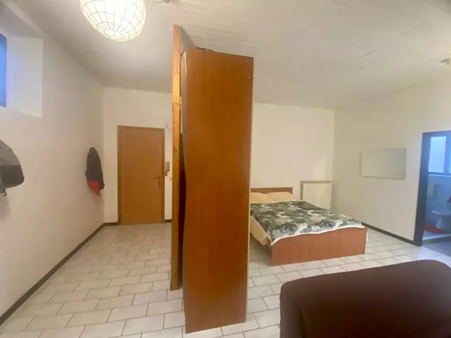 Immagine 5 di Appartamento in affitto  a Lucca