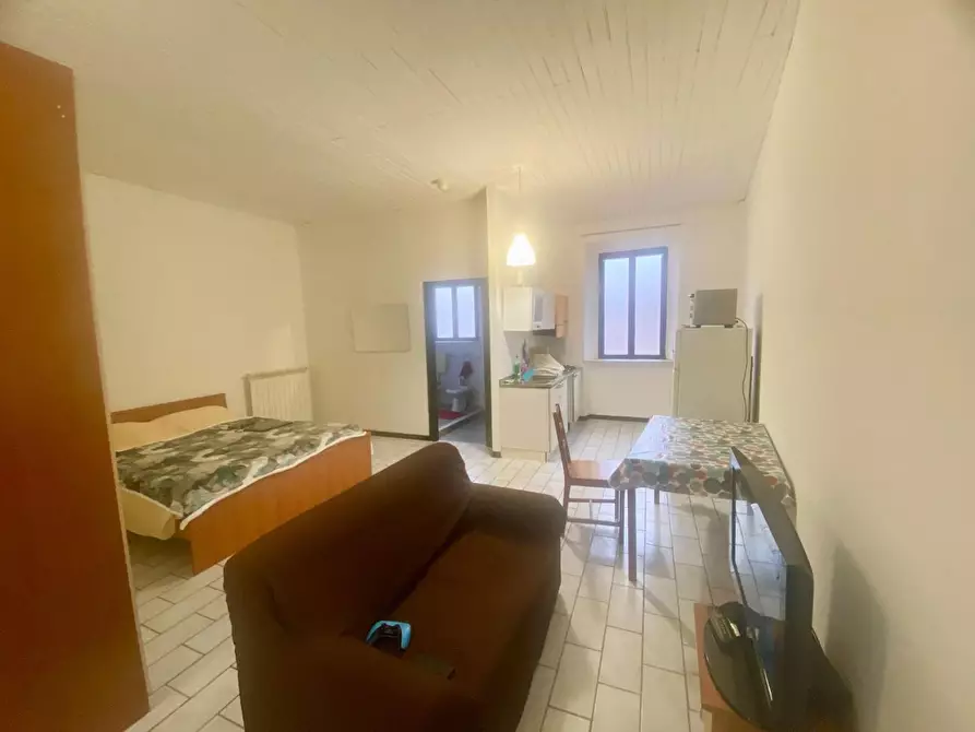 Immagine 1 di Appartamento in affitto  a Lucca