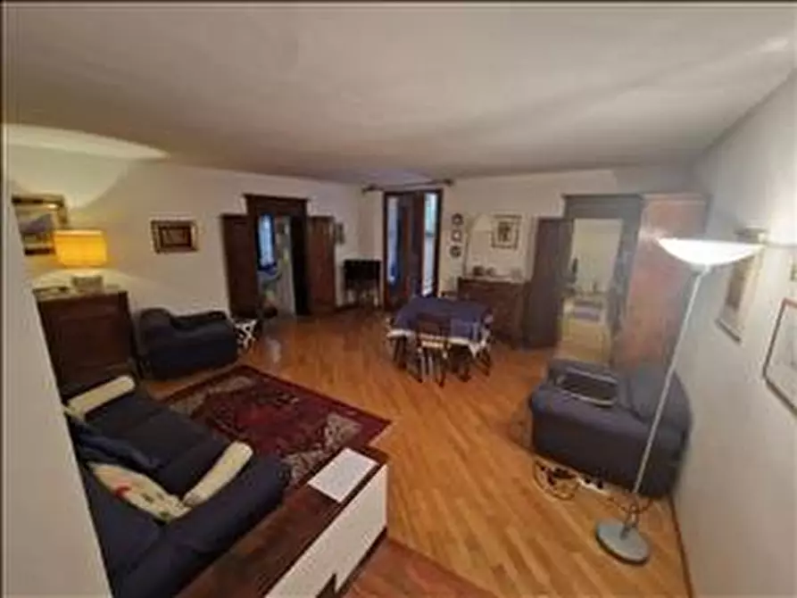 Immagine 2 di Appartamento in vendita  a Siena