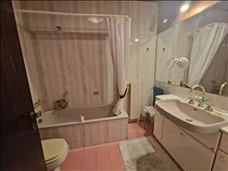 Immagine 11 di Appartamento in vendita  a Siena