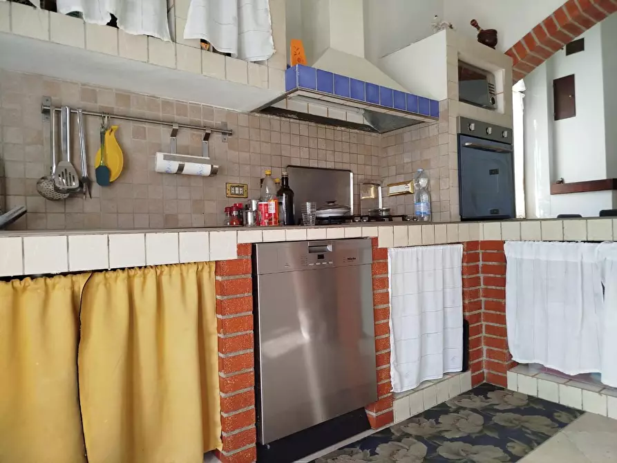 Immagine 3 di Villa in vendita  a Cascina