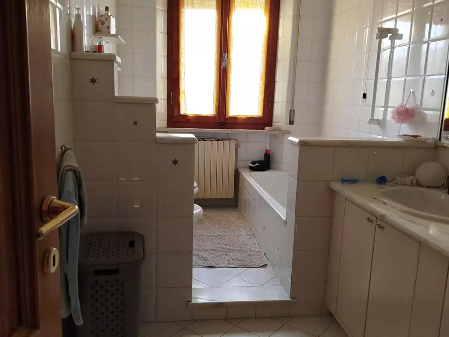 Immagine 6 di Villa in vendita  a Cascina