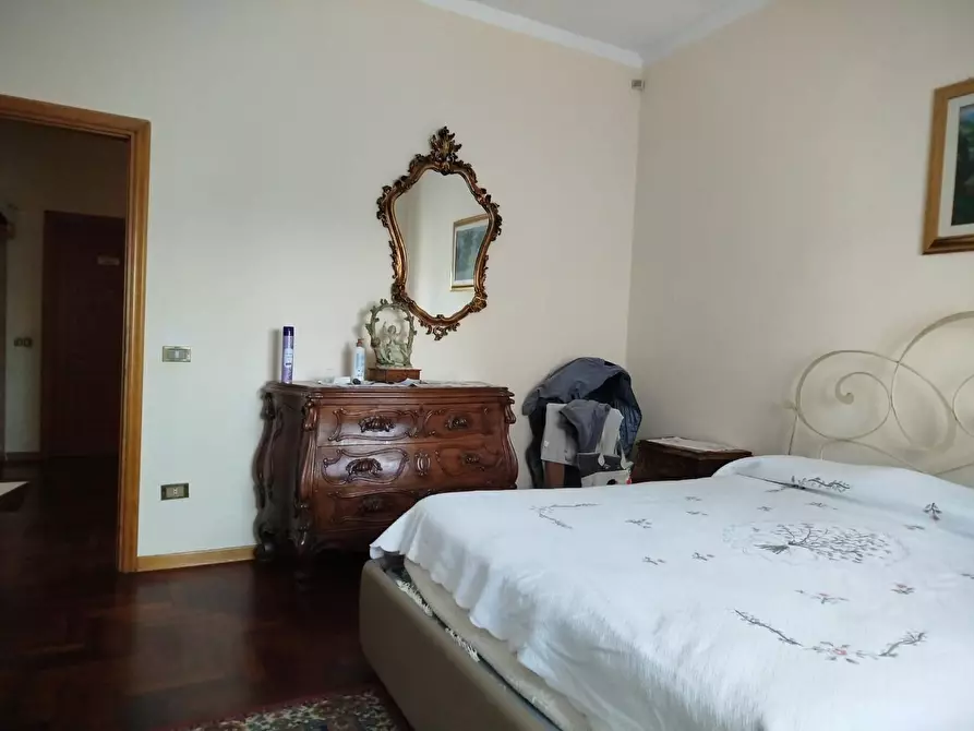 Immagine 8 di Villa in vendita  a Cascina