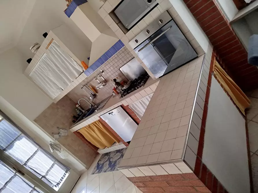 Immagine 2 di Villa in vendita  a Cascina