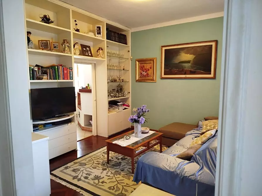 Immagine 1 di Villa in vendita  a Cascina