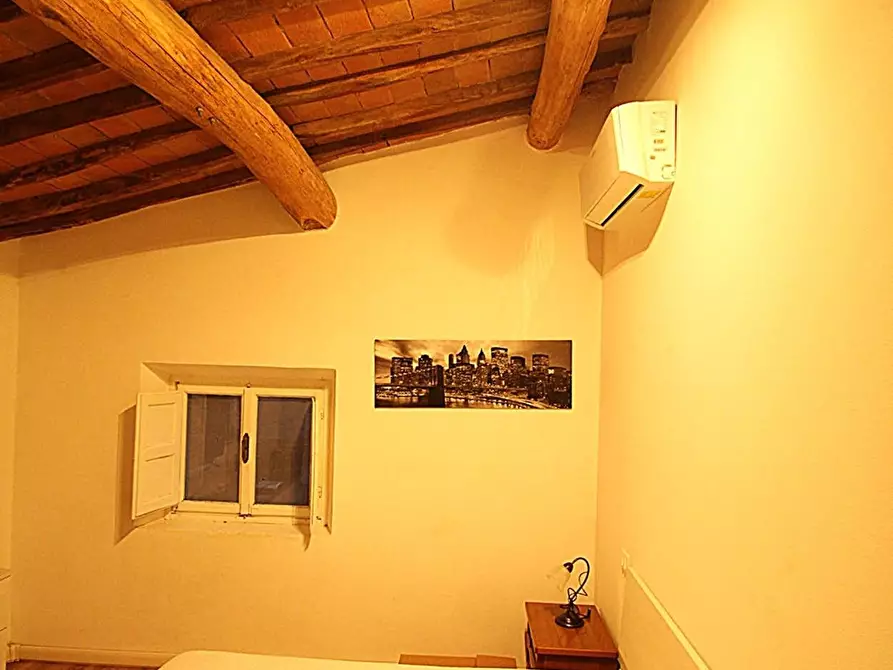 Immagine 17 di Appartamento in affitto  a Lucca