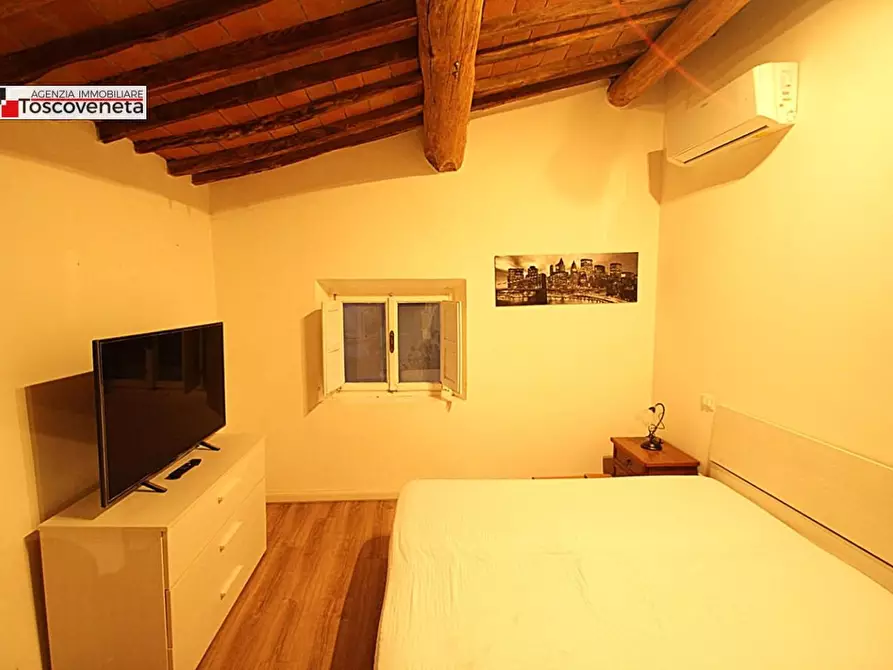 Immagine 15 di Appartamento in affitto  a Lucca