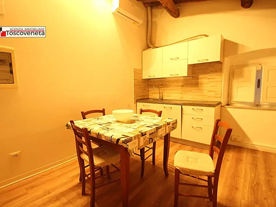 Immagine 3 di Appartamento in affitto  a Lucca