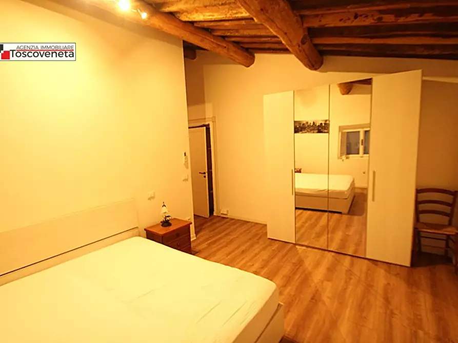 Immagine 16 di Appartamento in affitto  a Lucca