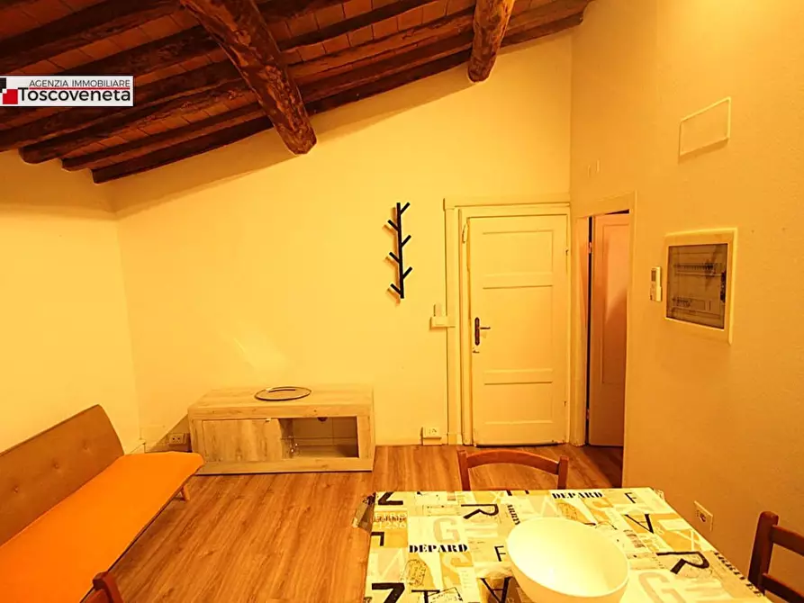 Immagine 2 di Appartamento in affitto  a Lucca