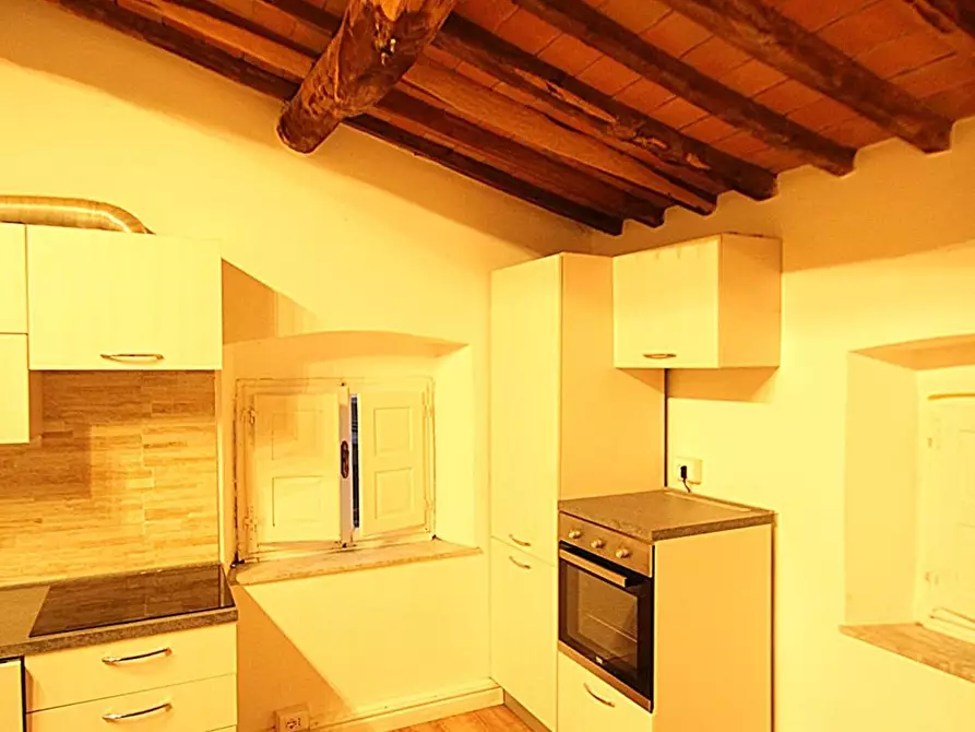 Immagine 5 di Appartamento in affitto  a Lucca