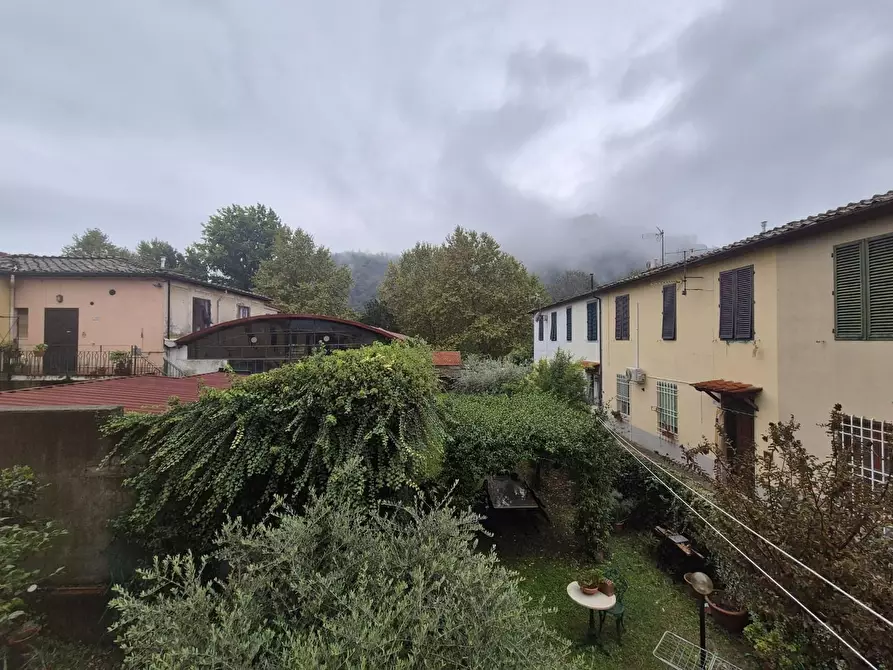 Immagine 31 di Appartamento in vendita  a Lucca